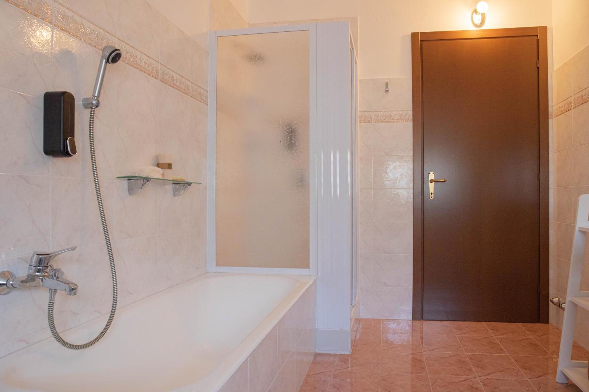 Silla House - A Due Passi Dal * Malgrate